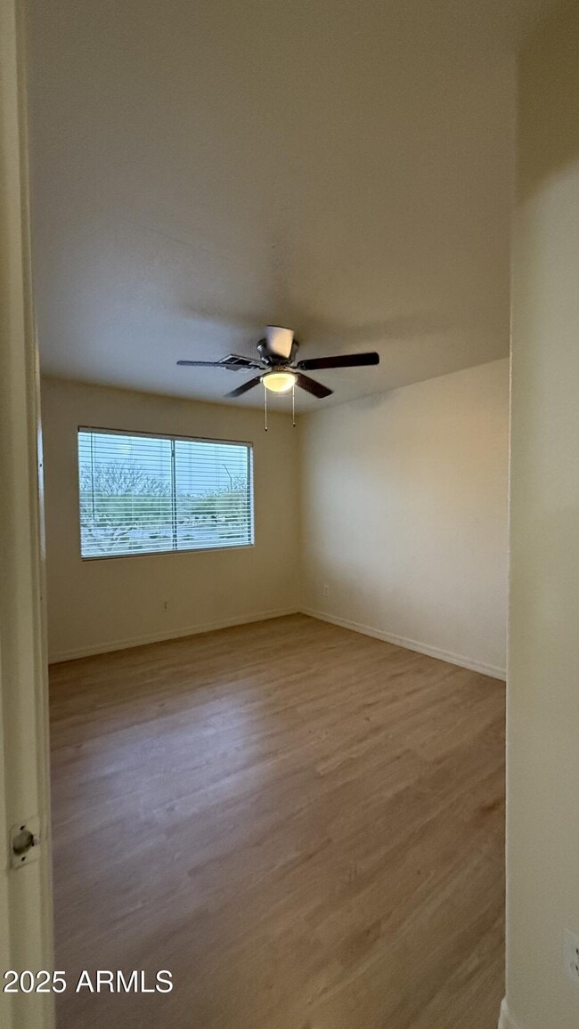 Building Photo - 5109 N 125th Dr