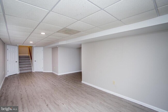Building Photo - 207 Hampshire Dr