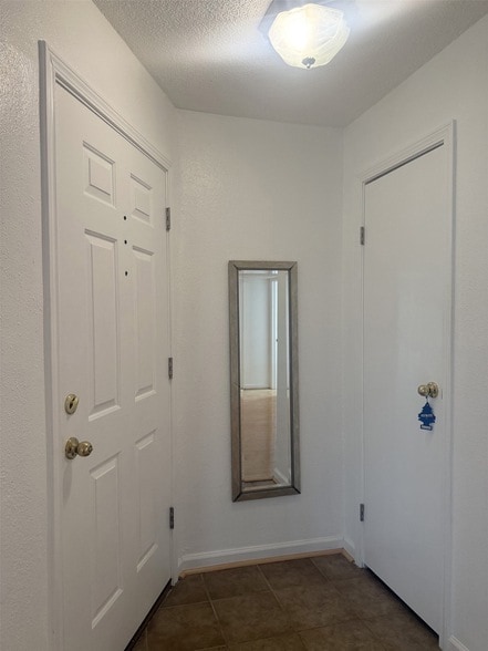 Building Photo - 11201 Lynbrook Dr