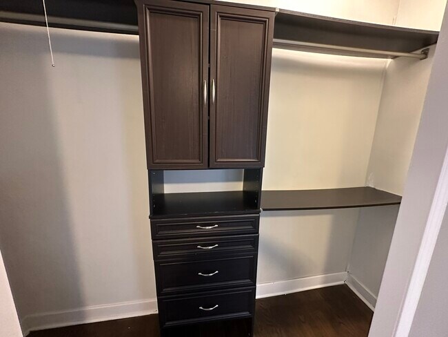 Building Photo - 1926 Wesley Ave