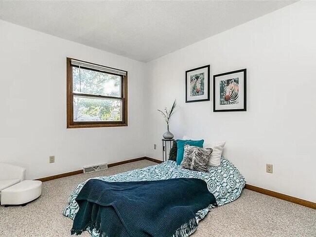 Building Photo - Beautiful Condo Close to University of Iowa
