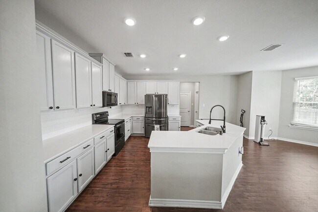 Building Photo - Spacious Home with Office, Game Room & Solar Panels Near Randolph AFB - Realtor Commission: $500