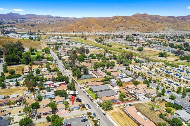 Building Photo - 307 N Poe St