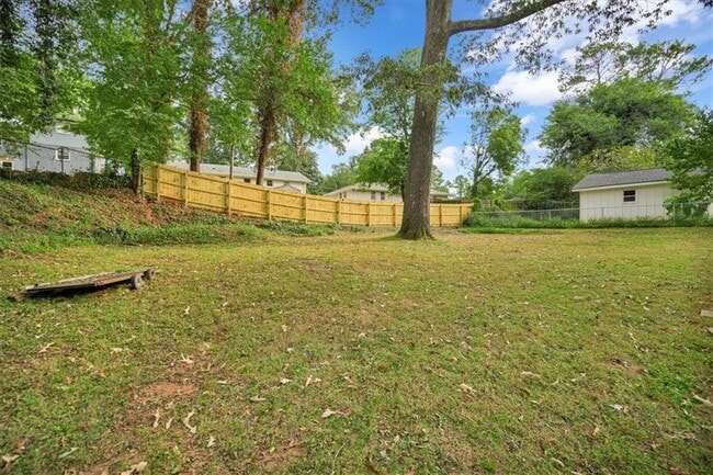 Building Photo - 2271 Cresta Dr