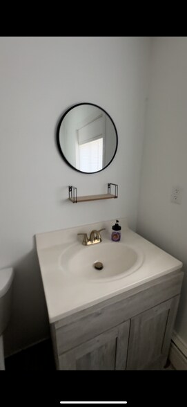 Building Photo - 406 E Broad St