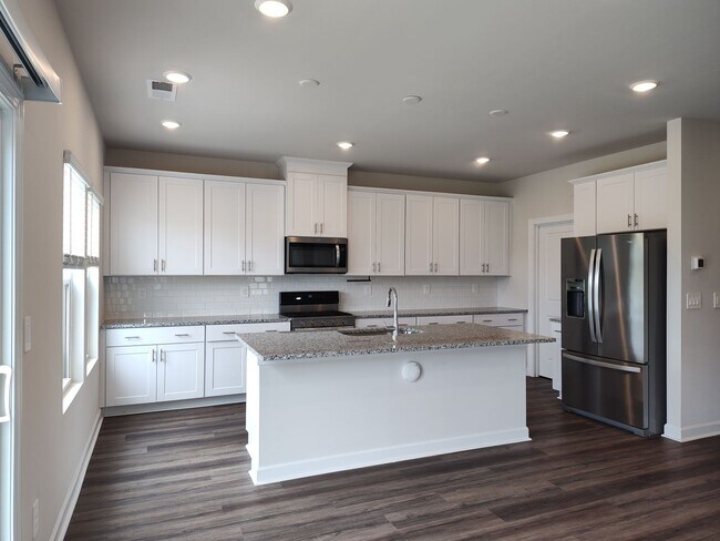 Building Photo - 5 BD/3.5 BA House in Shepherds Landing!