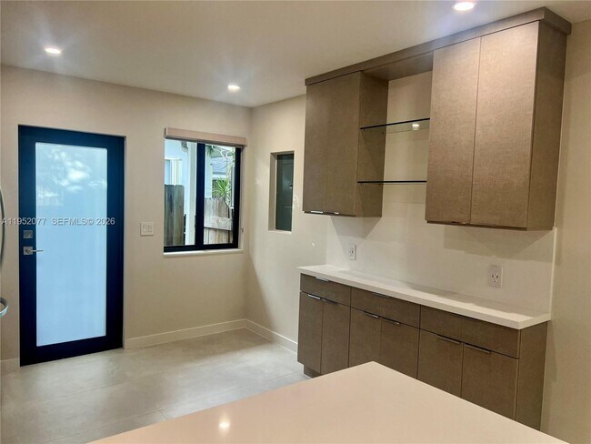 Building Photo - 3532 Thomas Ave