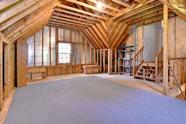 Building Photo - Beautiful Poquoson Home.