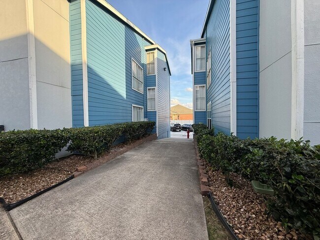 Building Photo - 3506 Cove View Blvd