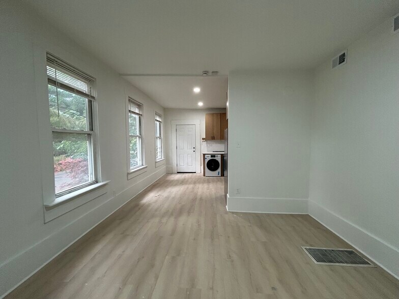 Building Photo - 2301 N Leavitt St