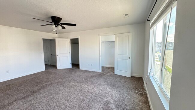 Building Photo - 404 Grassland Dr