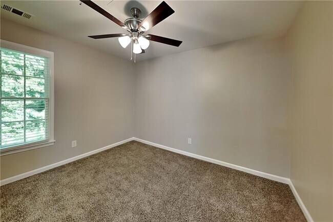 Building Photo - 220 Poppy Tree Ln