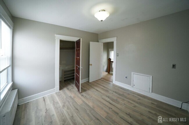 Building Photo - 211 S 11th Ave