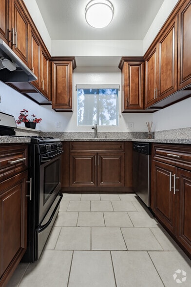0BR, 1BA + Loft - 850 SF - Lanewood Court Apartments