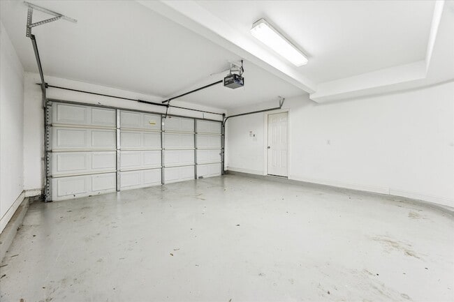 Building Photo - 1033 W 23rd St