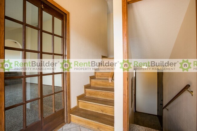 Building Photo - 10 Aspen Rd