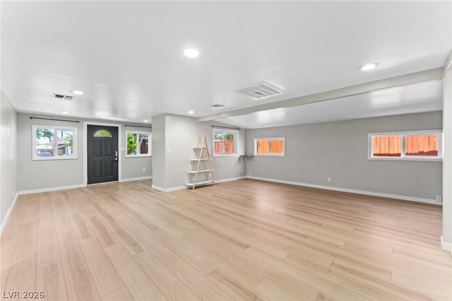 Building Photo - 605 L Ave