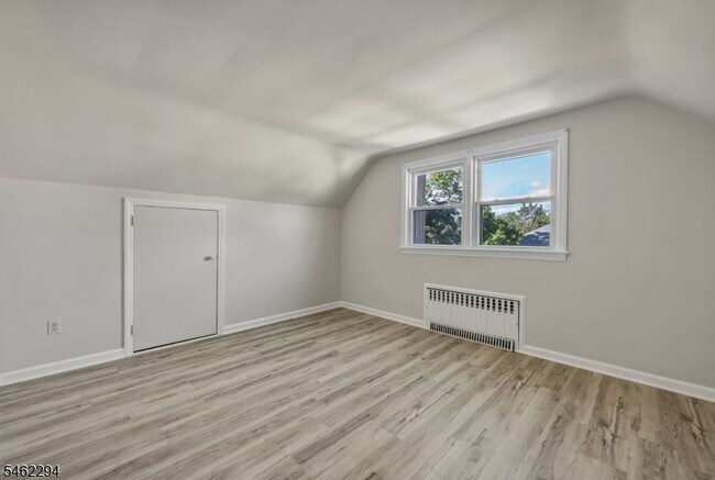 Building Photo - 122 Westview Ave
