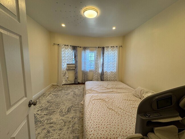 Primary Photo - 2163 Quimby Ave