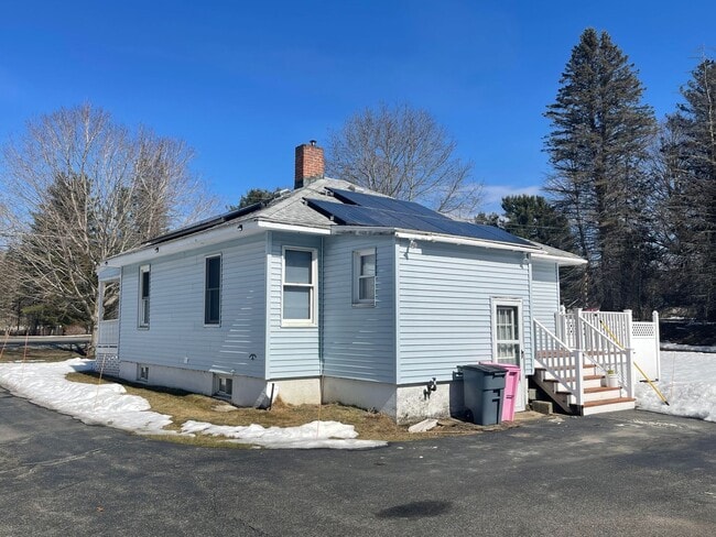 Building Photo - Bright & Updated 2-Bed Home in Dalton- $2450