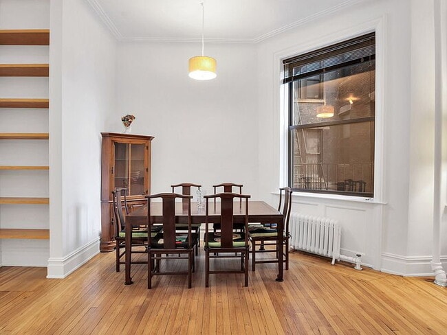 Building Photo - 545 W 111th St