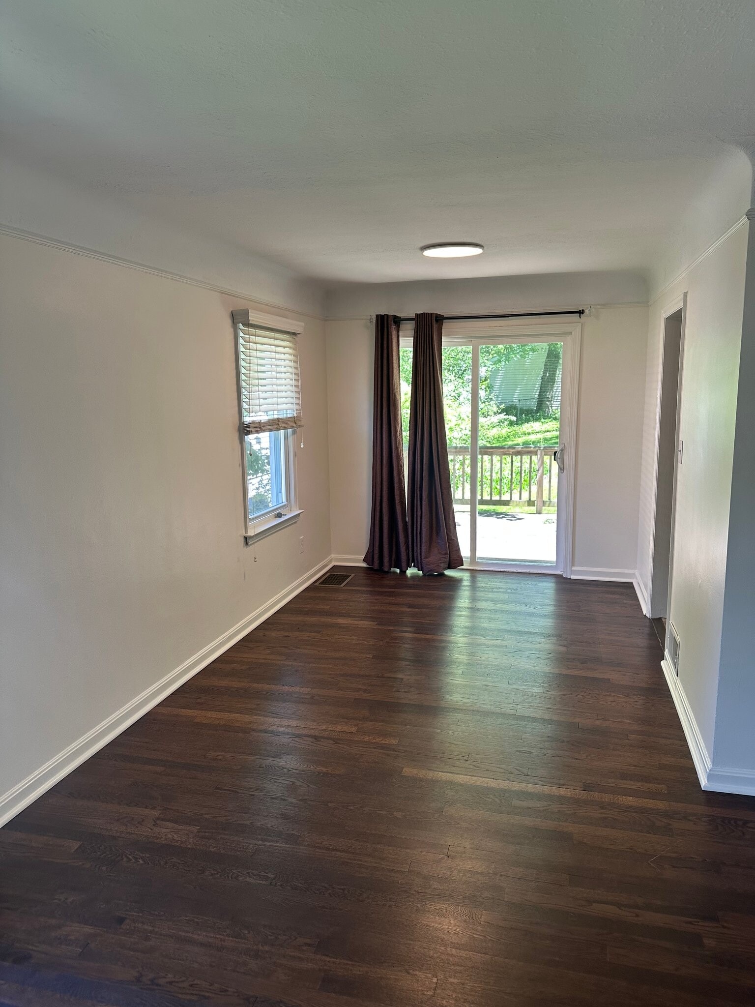 Building Photo - 1547 Commodore Rd