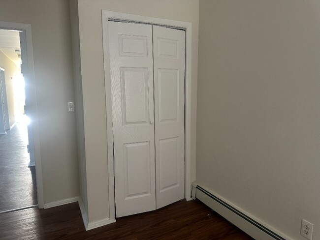 Building Photo - 895 Main St