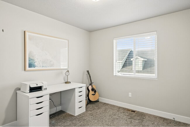 Building Photo - 1547 W Pyrite Ln