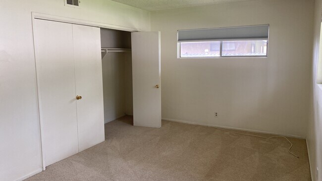 Building Photo - 770 E Mariposa St