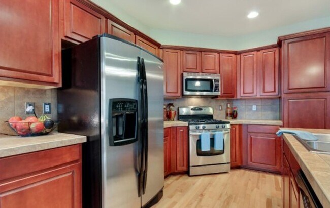 Building Photo - 6408 40th St Ct E