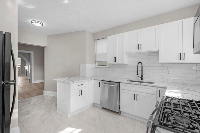 Building Photo - Charming 3-Bedroom with High Ceilings & Modern Updates