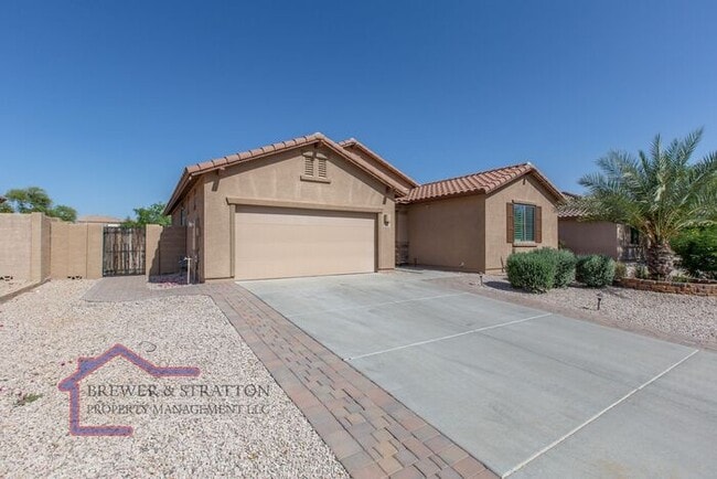 Building Photo - 391 S 163rd Dr - 4BR, 2BA - Sarival/Van Buren