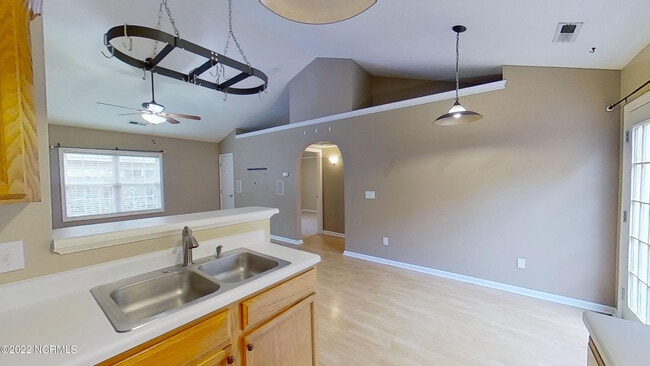 Building Photo - 811 Grathwol Dr