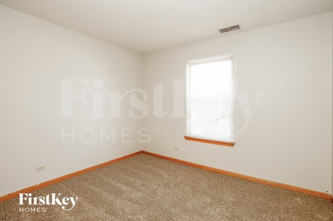 Building Photo - 1907 Vermette Cir