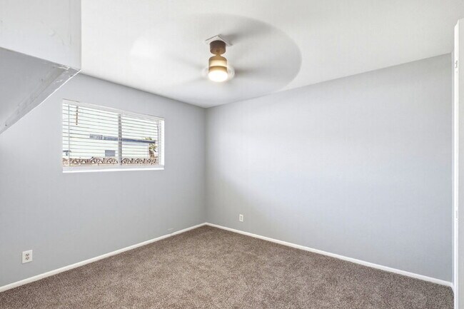 Building Photo - 1129 N Wedgewood Cir