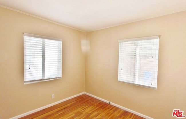 Building Photo - 380 Pershing Dr