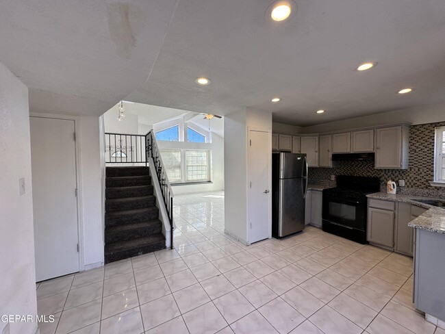 Building Photo - 10960 Joe Dimaggio Cir