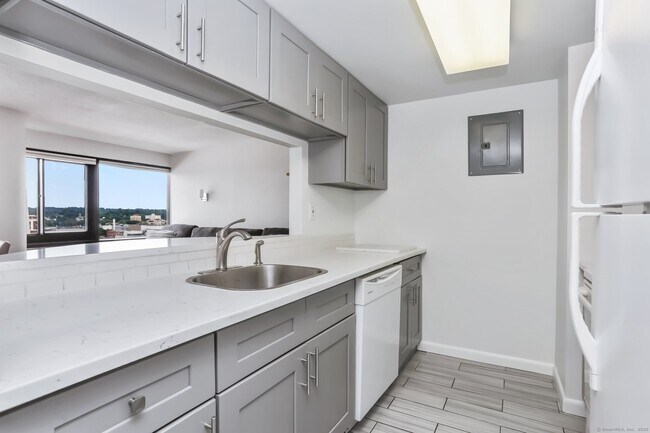 Building Photo - 127 Greyrock Pl