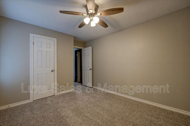 Building Photo - 1707 N Gleason Ave