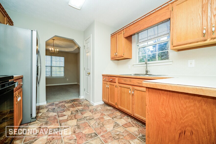 Building Photo - 75 Lark Rd