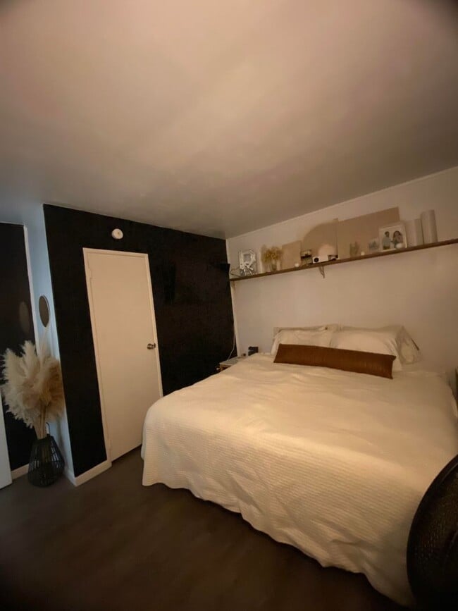 Building Photo - Single-Family Home