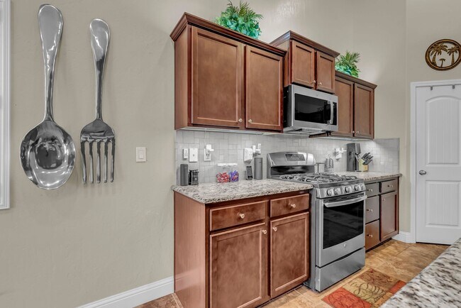 Building Photo - Charming 3 bedroom 2 bathroom home located...