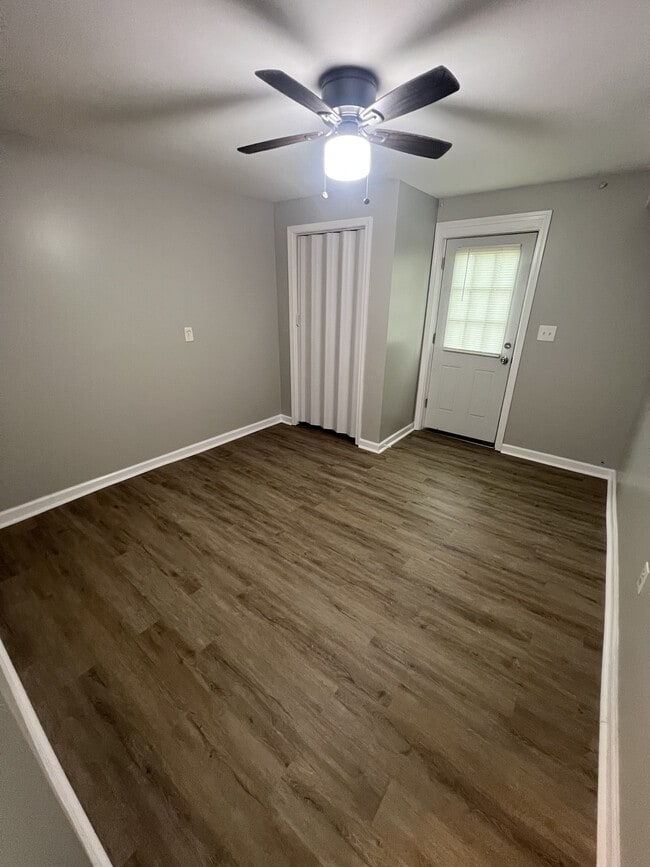 Building Photo - 315 E Park Dr