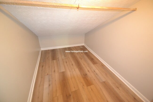 Building Photo - Great 3 bedroom college hill house