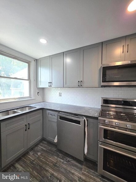 Building Photo - 252 N 9th St