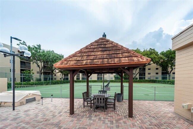 Building Photo - 10401 W Broward Blvd