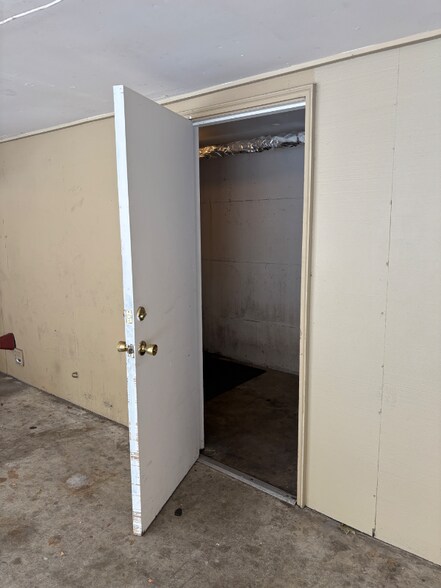Building Photo - 1612 Kent Des Moines Rd