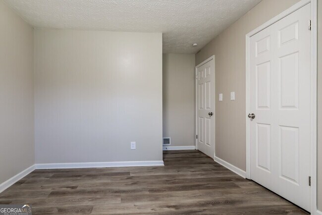 Building Photo - 2958 Quinbery Dr