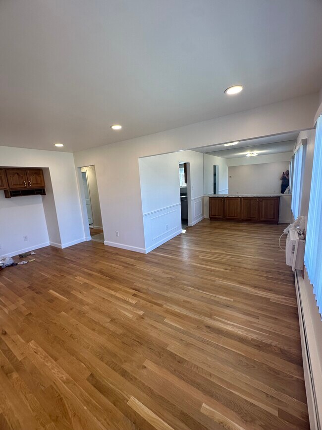 Building Photo - 100 W Hickory Grove Rd