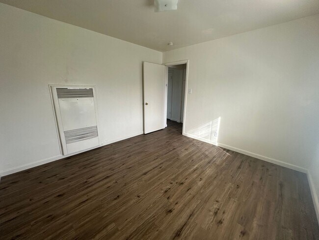 Building Photo - 3001 - Sharma